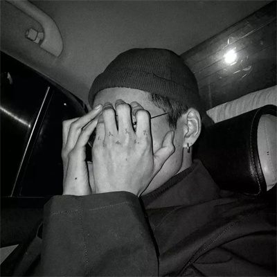 最近很火的摆烂人头像男(精选18张)