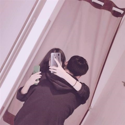 情侣头像接吻一对两张亲密(精选18张)