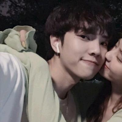情侣头像一男一女接吻头像(精选18张)