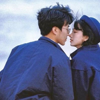 吻在一起的情侣头像真人(16张)