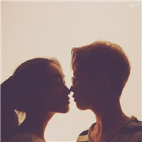 吻在一起的情侣头像真人(16张)