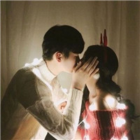 吻在一起的情侣头像真人(16张)