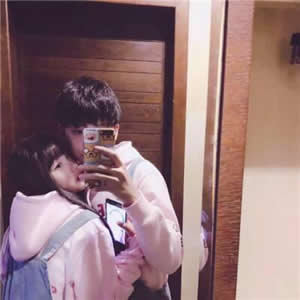 情侣头像接吻一对两张亲密(精选18张)