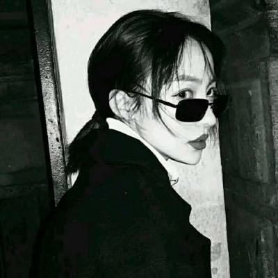 女头霸气御姐黑白(精选18张)