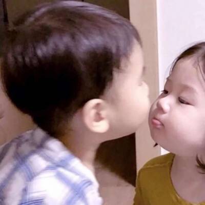 微信情侣头像可爱小孩一对(精选24张)