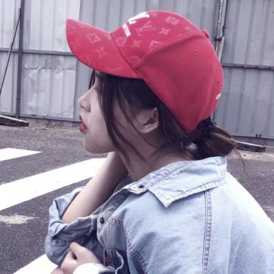 好看的戴帽子女头像(精选22张)