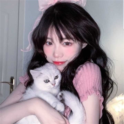 美女抱着宠物的图片头像大全(精选24张)