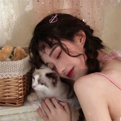 美女抱着宠物的图片头像大全(精选24张)