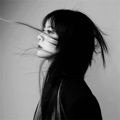 高冷黑白背景图(20张)