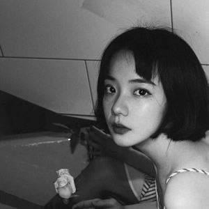 高冷黑白背景图(20张)