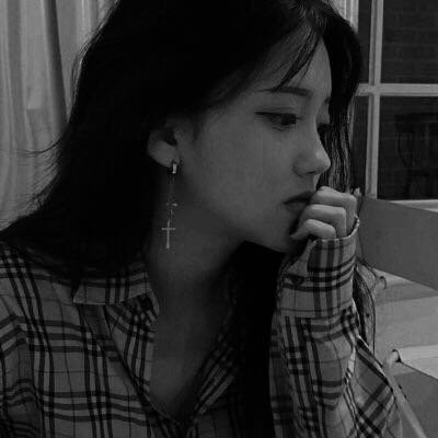 高冷黑白背景图(20张)