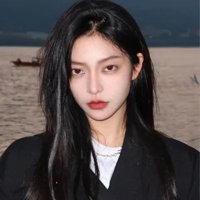 微信真人女生简单气质头像(18张)