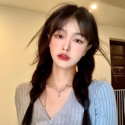 微信真人女生简单气质头像(18张)