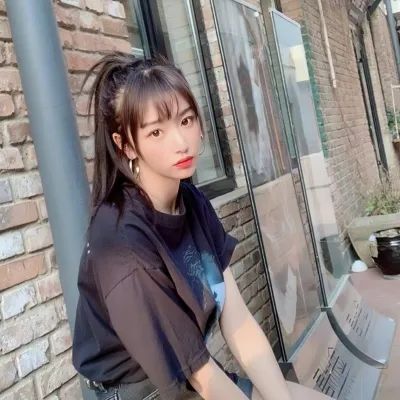 微信真人女生简单气质头像(18张)