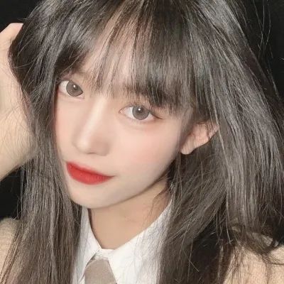 微信真人女生简单气质头像(18张)