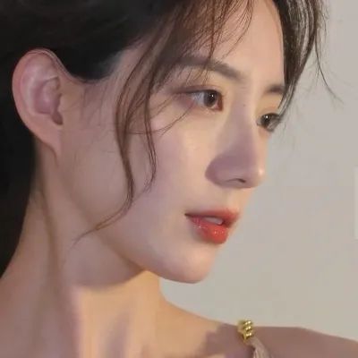 微信真人女生简单气质头像(18张)