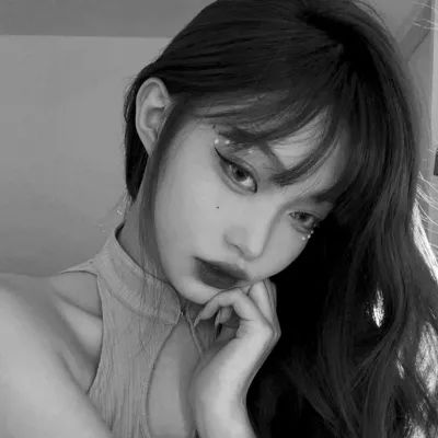 微信真人女生简单气质头像(18张)