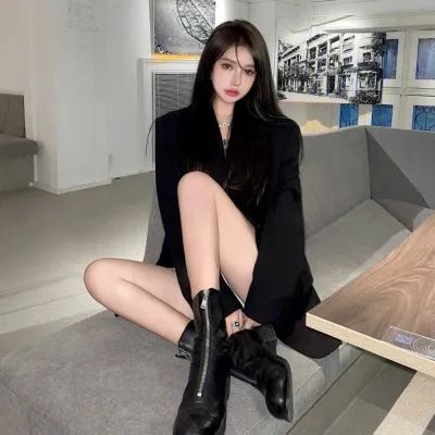 微信真人女生简单气质头像(18张)