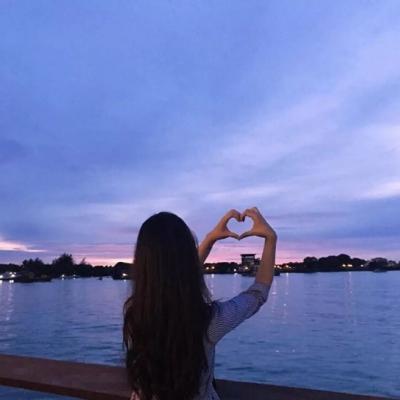 微信美女海边背影头像(16张)