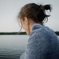 微信美女海边背影头像(16张)