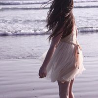 微信美女海边背影头像(16张)