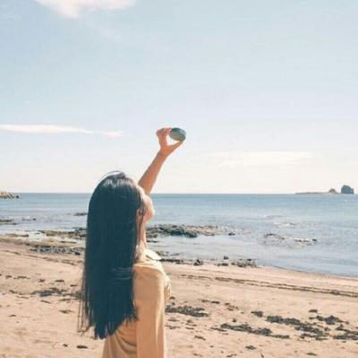 微信美女海边背影头像(16张)