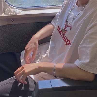 微信高冷男神图片头像大全(精选16张)