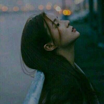 忧伤的女生头像(精选28张)