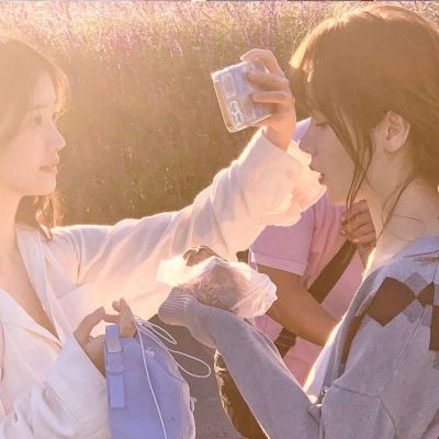 好看的姐妹头像二人闺蜜一人一张图片(26张)