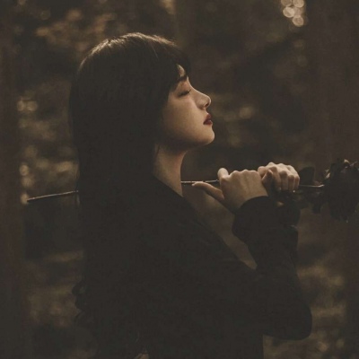 高清好看的意境伤感头像女生图片(28张)