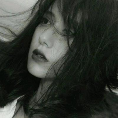 高清好看的意境伤感头像女生图片(28张)