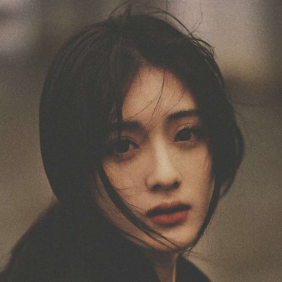 高清好看的意境伤感头像女生图片(28张)