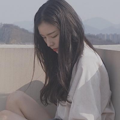 高清好看的意境伤感头像女生图片(28张)