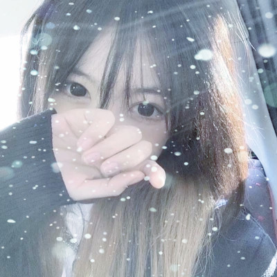 清新好看的冰雪中女生头像图片(精选24张)