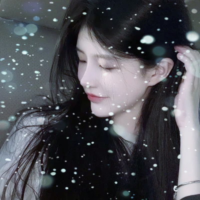 清新好看的冰雪中女生头像图片(精选24张)