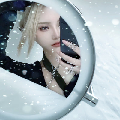 清新好看的冰雪中女生头像图片(精选24张)