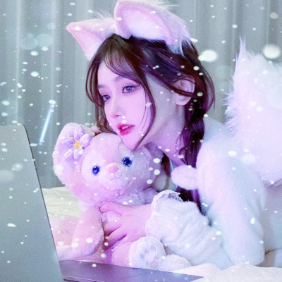 清新好看的冰雪中女生头像图片(精选24张)