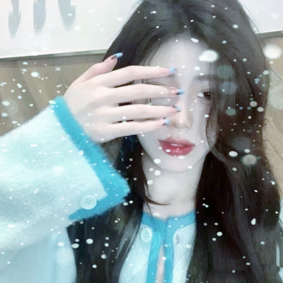 清新好看的冰雪中女生头像图片(精选24张)