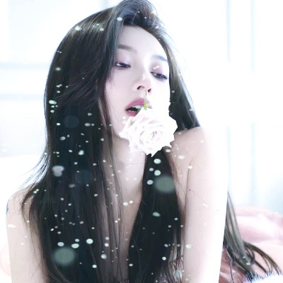 清新好看的冰雪中女生头像图片(精选24张)