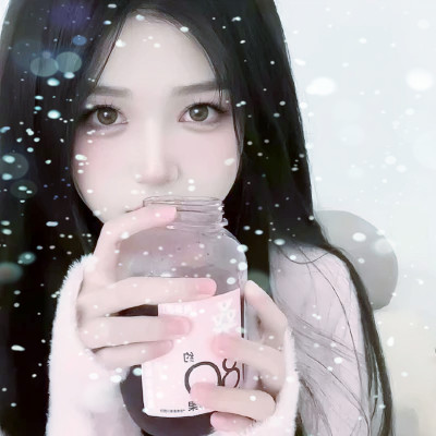 清新好看的冰雪中女生头像图片(精选24张)