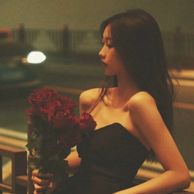 美女伤感照片头像(24张)