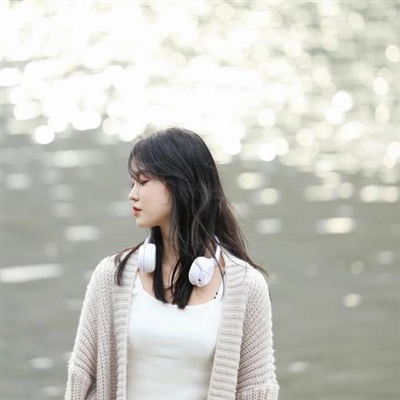 安静又温柔又沉稳的女生头像(精选32张)