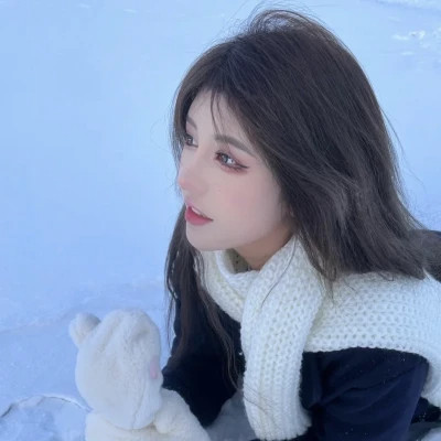 2023时尚女头高清图片(24张)