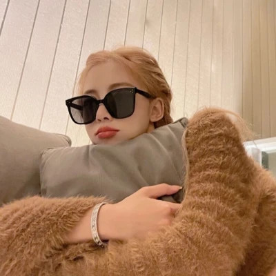 2023时尚女头高清图片(24张)