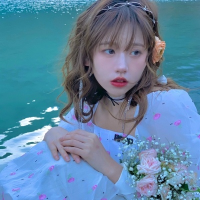 高清清纯女生图片清新头像(精选24张)