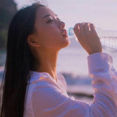 高清清纯女生图片清新头像(精选24张)