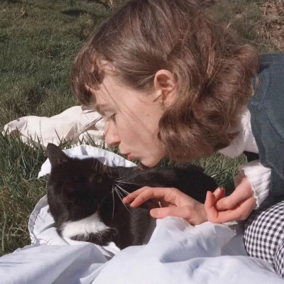 高清女生抱猫咪的头像(精选24张)