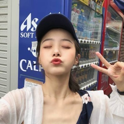 街头背景的女生头像(共16张)