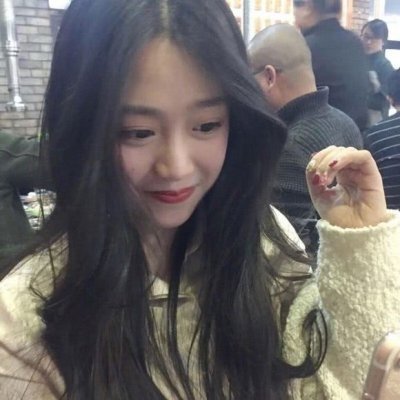 街头背景的女生头像(共16张)