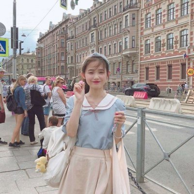 街头背景的女生头像(共16张)